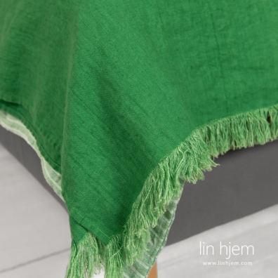 FROGA lin sengesett grønn stripete og en grønn frynset pledd