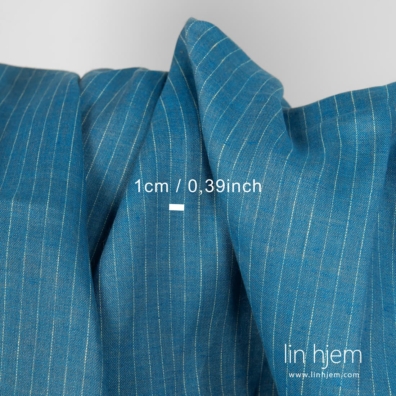 Linstoff med striper vevd av blågrønn, strålende blå og grønngult garn