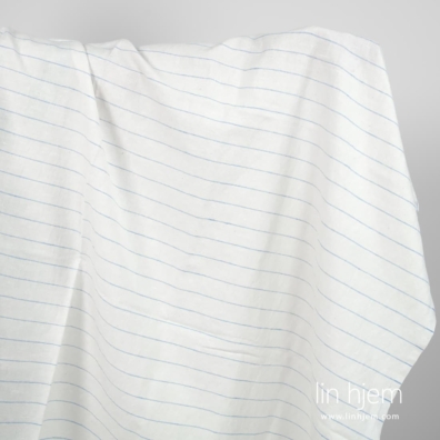 Lin-bomullsstoff med blå striper vasket