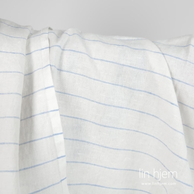 Lin-bomullsstoff med blå striper vasket, mykt, skånsomt