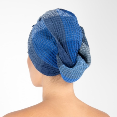 BINGO lin-bomull hårhåndkle blå rutete festes med en knappe