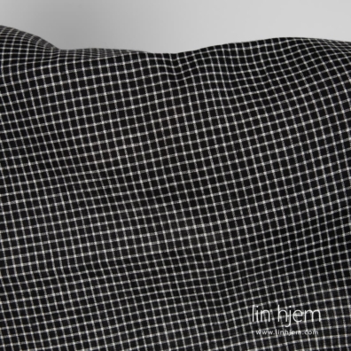 Svart linstoff med hvite ruter 150cm bredt