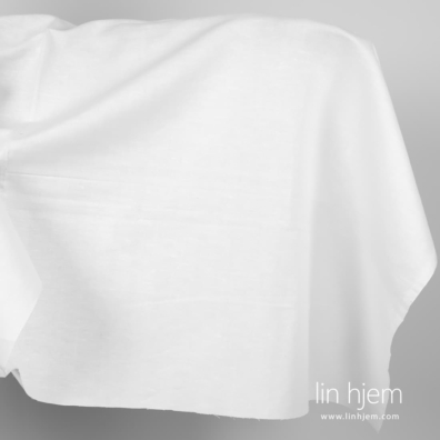 Hvitt halvlinstoff med kypermønster