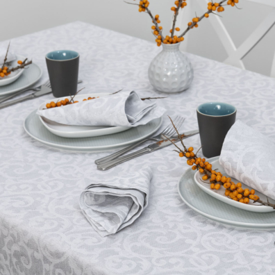 ATLANTA lys grå mønstret festlig halvlin duk med en sølv glans og matchende servietter