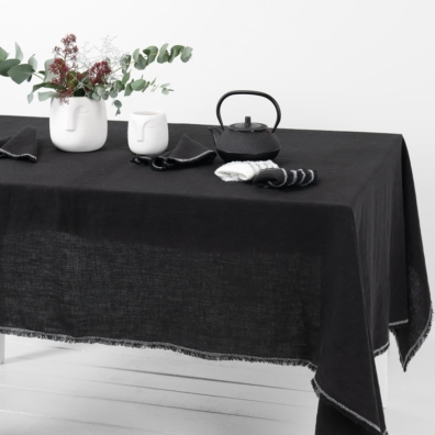 Lin duk svart