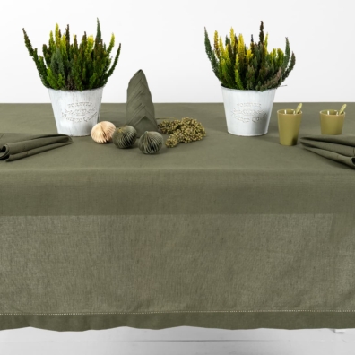 LUNA olivengrønn lin-bomull duk med 4cm brettet kant