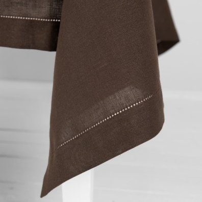 LUNA olivengrønn halvlin duk med hullmønster