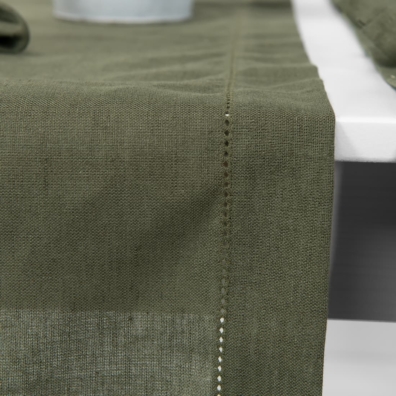 LUNA olivengrønn lin-bomull bordløper med 4cm brettet kant, hullmønster