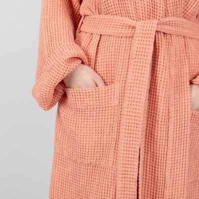 Ferskenfarget lin-bomull morgenkåpe med lommer foran