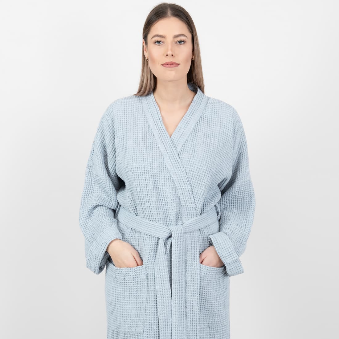 NIDA lin-bomull morgenkåpe i isfarge bundet med et belte