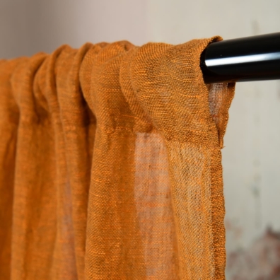 Oransje-brun melert lin gardin med kanal