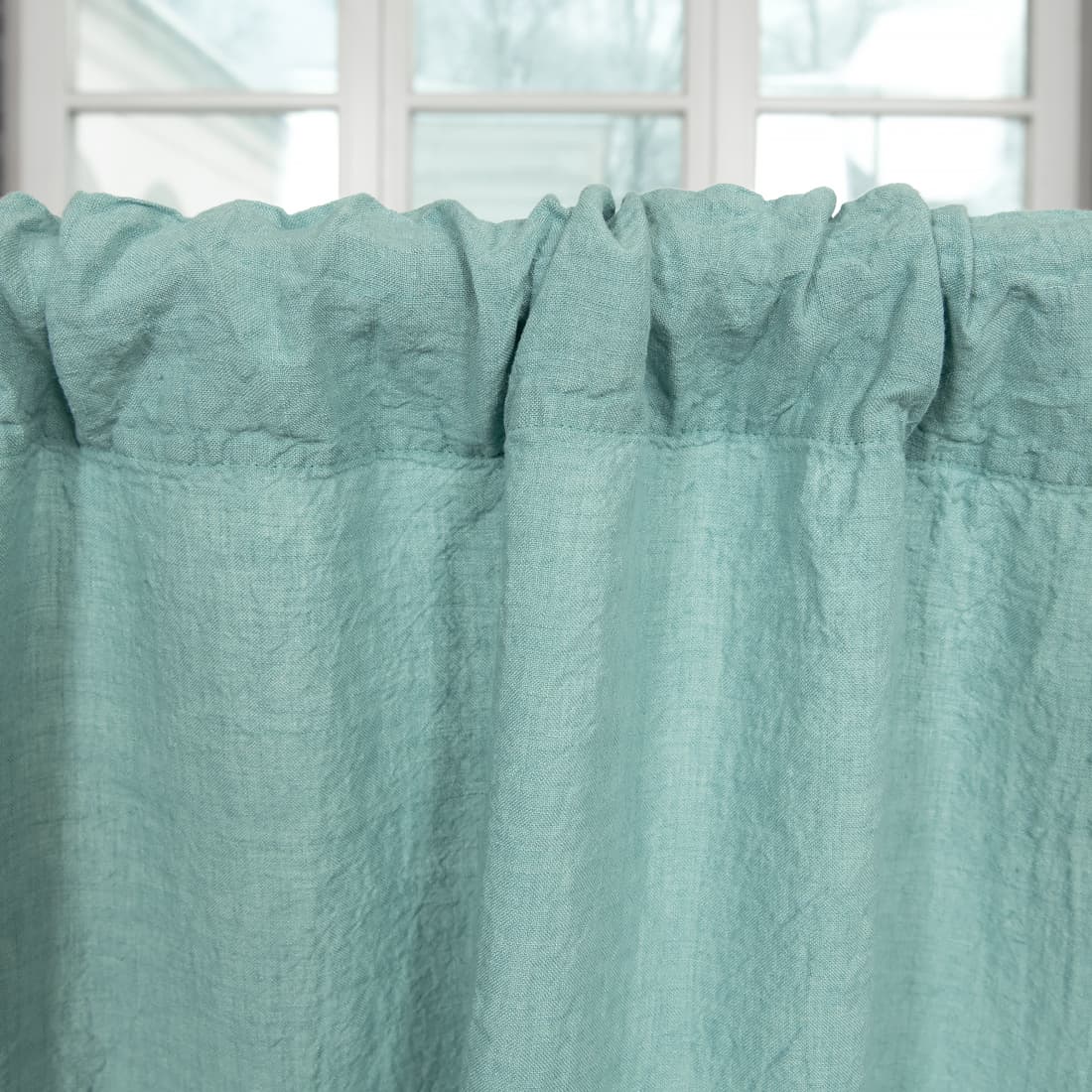 Grønnaktig lin gardin med kanal