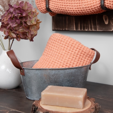 Ferskenfarget lin-bomull håndkle i "vaffel" mønster