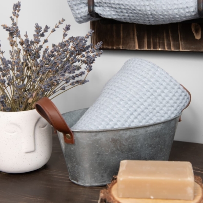 Lin-bomull håndkle i isfarge og "vaffel" mønster, spesielt vasket, mykt, skånsomt