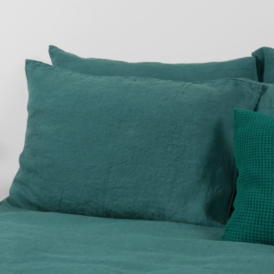 Mørkegrønt lin putetrekk TROPICANA laget med klaff lukking.