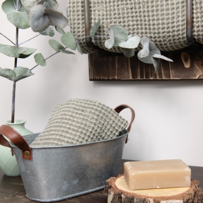 BINGO lin-bomull håndkle beige-grønnliggrått melert i "vaffel" mønster