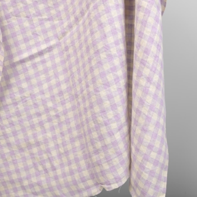 Linstoff med lyse lilla ruter vasket, mykt, skånsomt