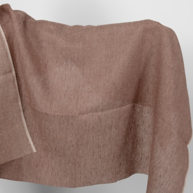 Linstoff i brunt diamantmønster