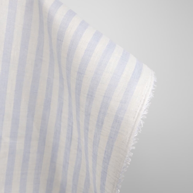 Linstoff med blåaktig grå striper 150cm bredt