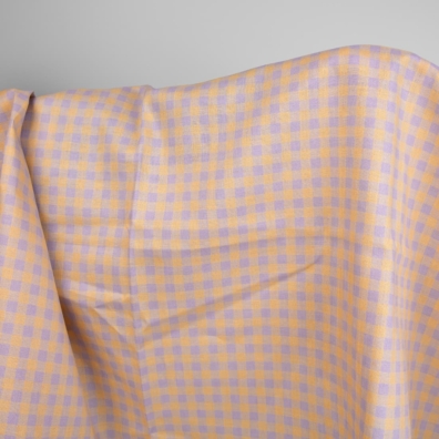 Linstoff med lilla og gult ruter