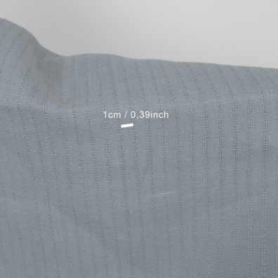 Linstoff blågrått ded vertikale striper av tett og tynnere vev