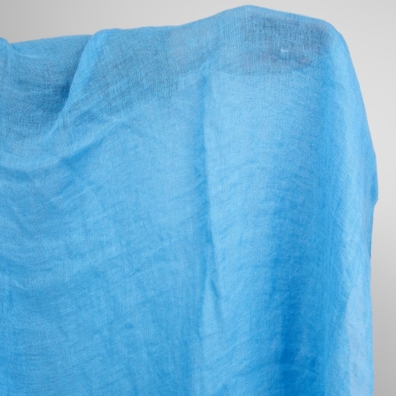 Linstoff intens himmelblå gjennomsiktig vasket 145cm bredt