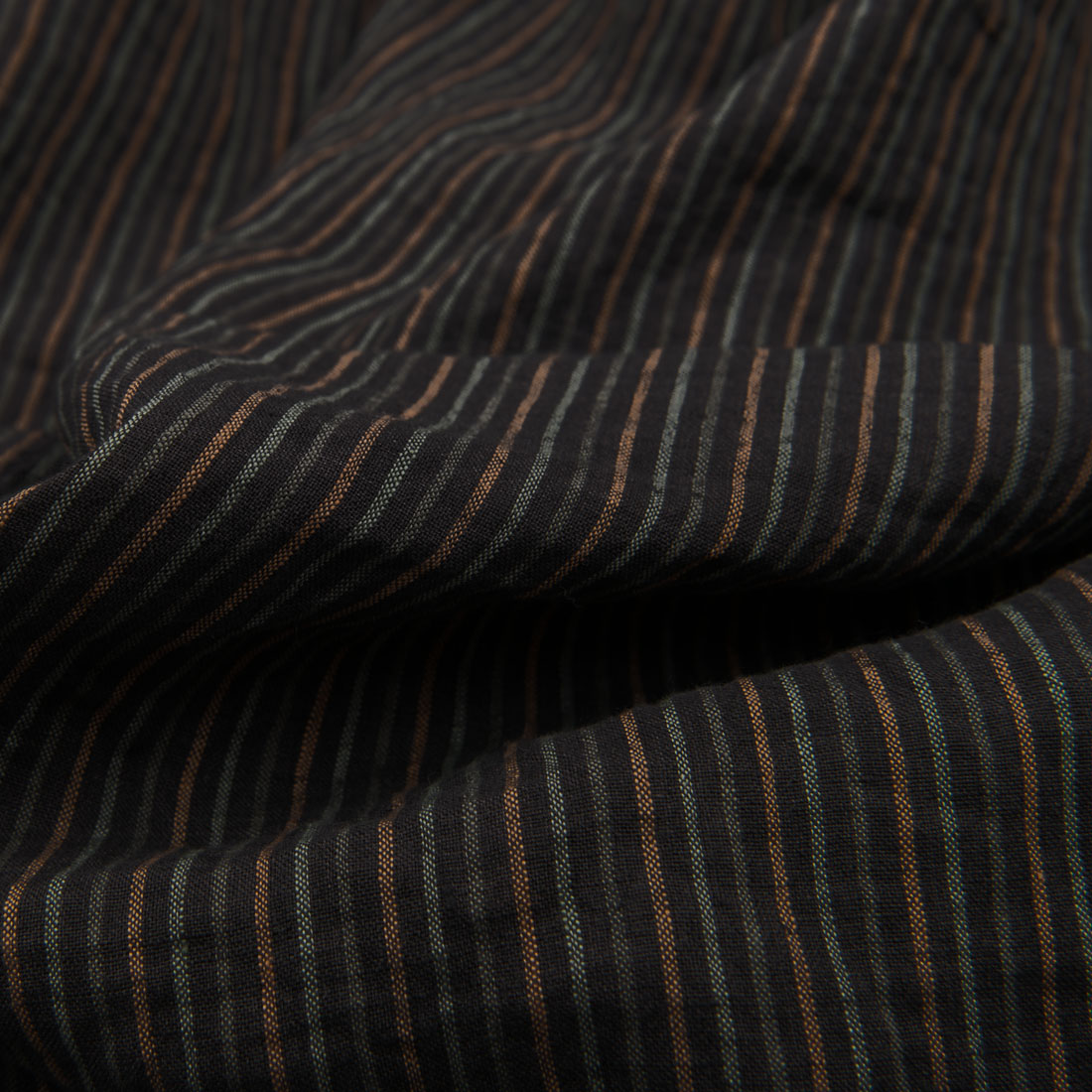 Linstoff mørkegrått grønlig stripete vasket