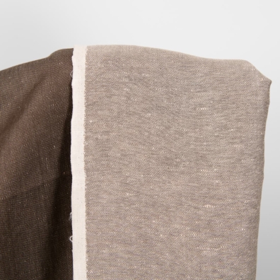 Halvlin stoff brunt tosidig for å sy klær og hjemmetekstiler