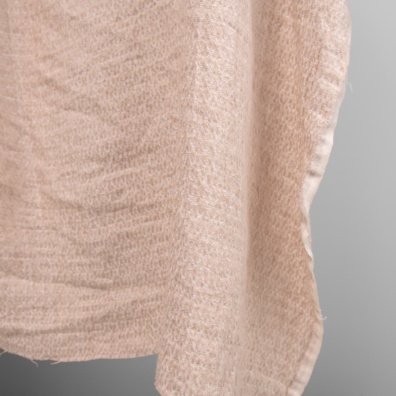 Brunlig mønstret vasket linstoff for å sy klær og hjemmetekstiler