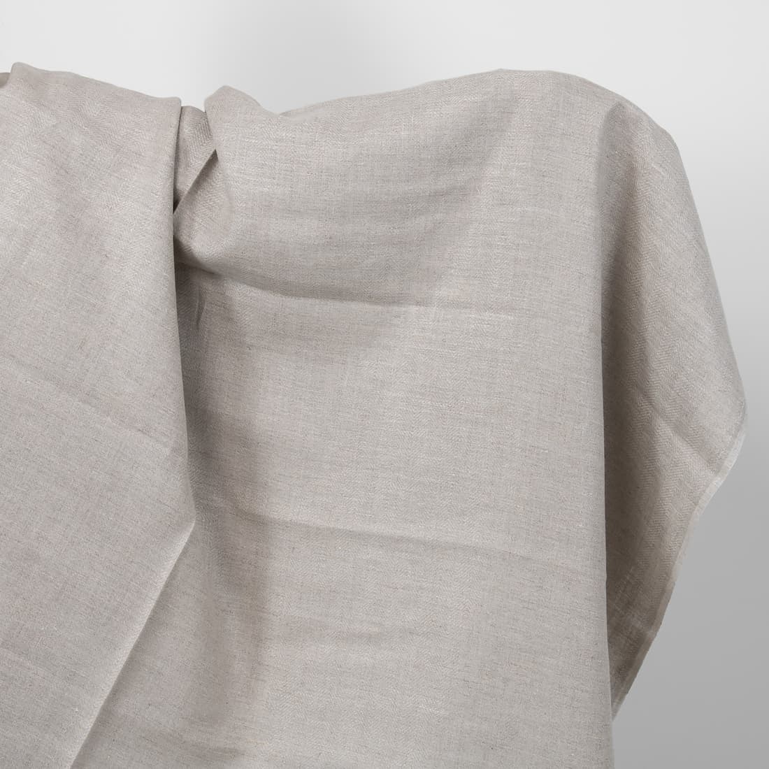 Linstoff naturfarget i "fiskebeinsmønster"