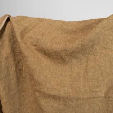 Linstoff vevd av gyllenbrunt og ingefærfarget (brungult) garn, vasket