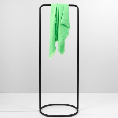 LOLITA knallgrønt lin skjerf laget av mykt, fint, vasket stoff