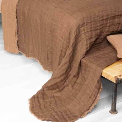 FONDA brunt lin sengeteppe laget av spesielt vasket, ekstremt mykt og skånsomt stoff