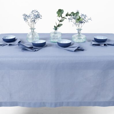 Lin-bomull himmelblå duk med hullmønster