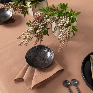 Lin-bomull lysebrun serviett med hullmønster