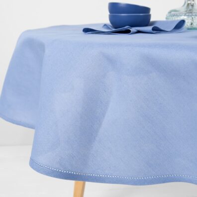 LUNA rund (oval) himmelblå lin-bomull duk med hullmønster