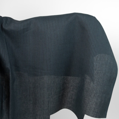 Linstoff med blå og svarte striper