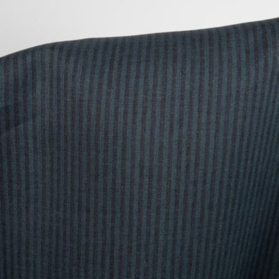 Linstoff med blå og svarte vertikale striper