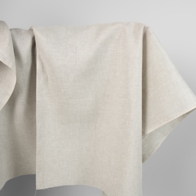 Linstoff i hvite og naturfargede ruter