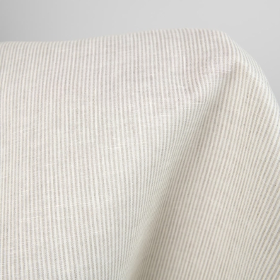 Linstoff i hvite og naturfargede striper for å sy klær og hjemmetekstiler