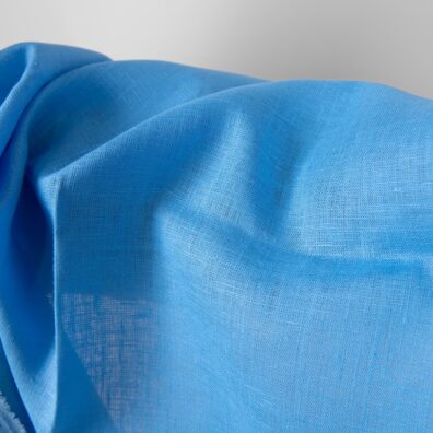 Linstoff himmelblå for å sy klær og hjemmetekstiler