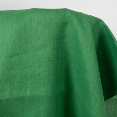 Linstoff mellomgrønn for å sy klær og hjemmetekstiler