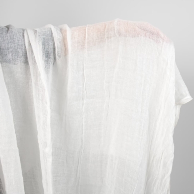 Linstoff melkehvitt gjennomsiktig vasket