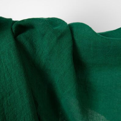 Linstoff smaragdgrønn gjennomsiktig vasket 145cm bredt