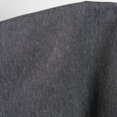 Linstoff med svarte og hvite striper 150cm bredt