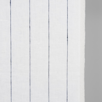 Hvitt håndkle linstoff med blå striper til kjøkkenhåndklær