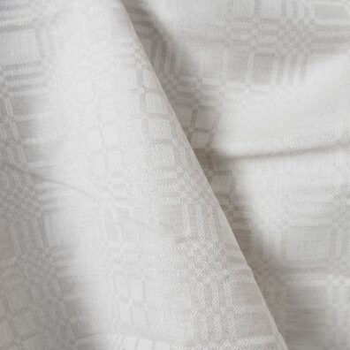 Lin-bomullstoff rutete i twill mønster vevd av hvitt og naturfarget (ufarget, brungrått) garn