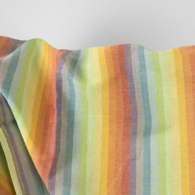 Halvlinstoff med vertikale regnbuefargede striper