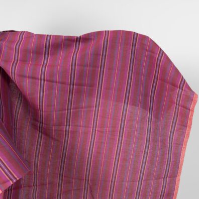 Halvlinstoff i røde striper