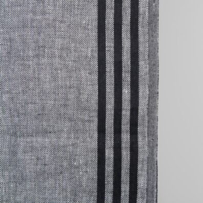 Håndkle linstoff med svarte striper 50cm bredt